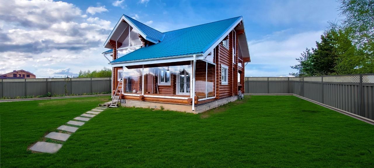 Мягкие окна на веранде загородного дома в посёлке Суховерково